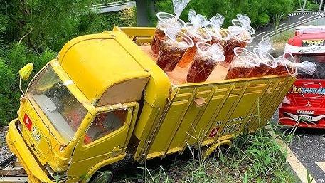 beli es teh setruk!